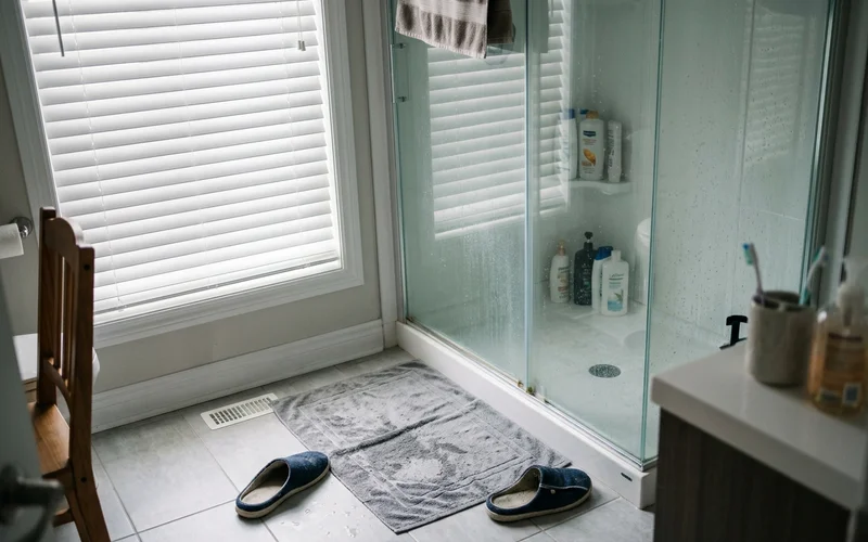 Faux wood blind in a steamy Ottawa bathroom